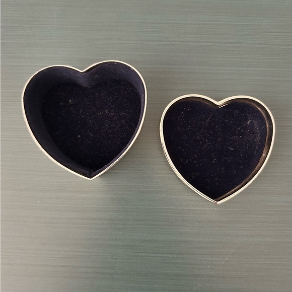 Vintage Mini Heart Shaped Stainless Trinket Velvet Jewelry Box - Picture 4 of 7